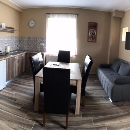 Adrienn Apartman シャールヴァール エクステリア 写真