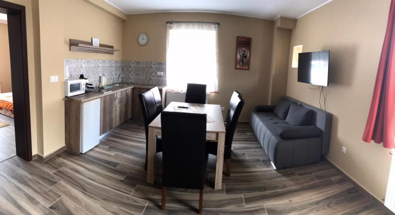 Adrienn Apartman シャールヴァール エクステリア 写真