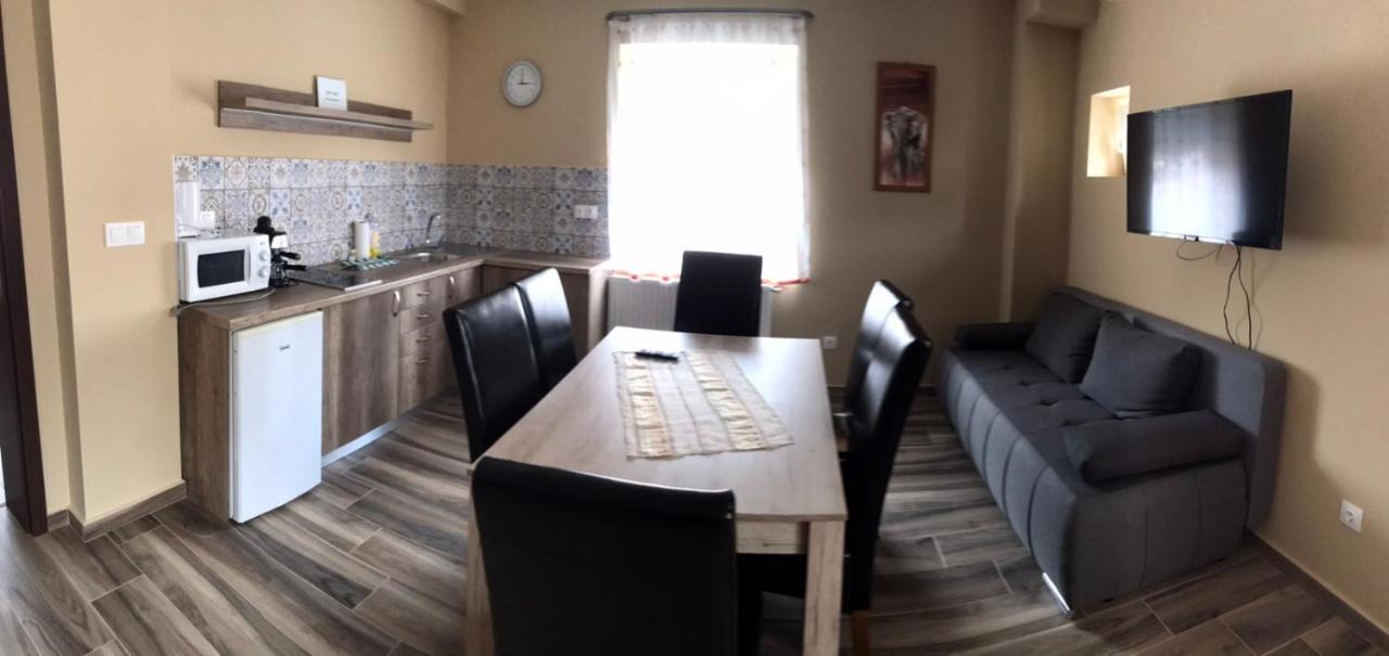 Adrienn Apartman シャールヴァール エクステリア 写真