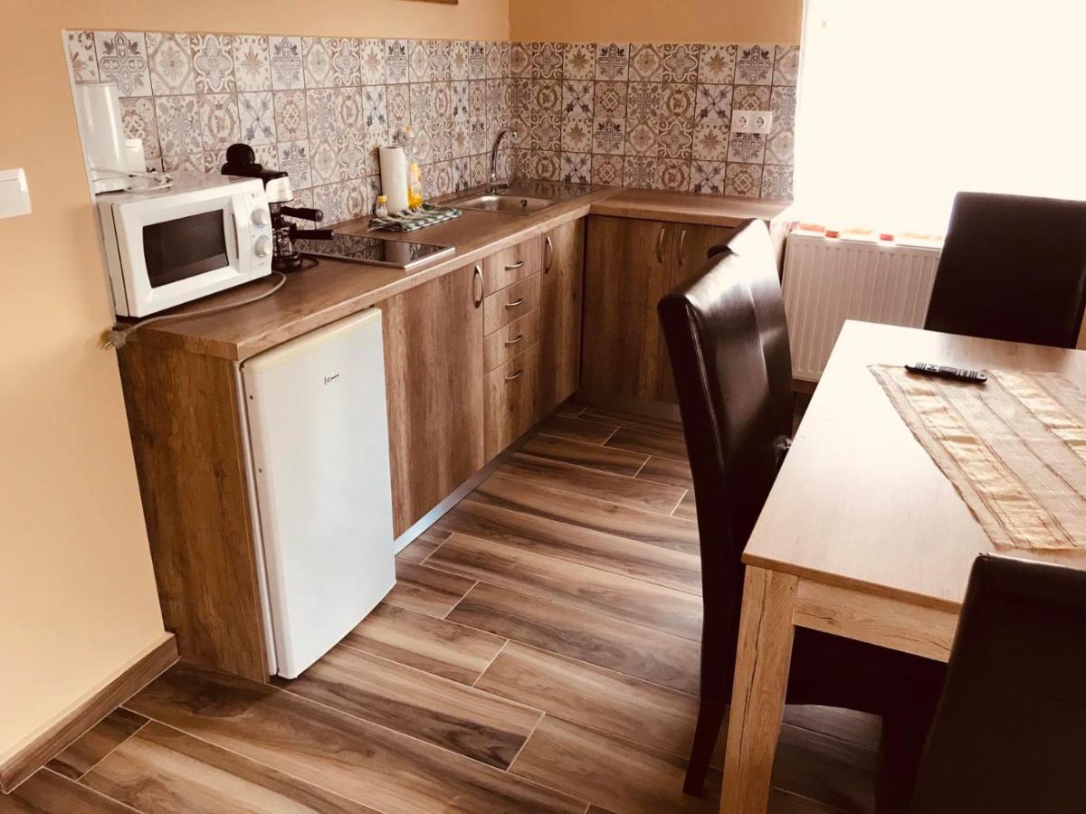 Adrienn Apartman シャールヴァール エクステリア 写真